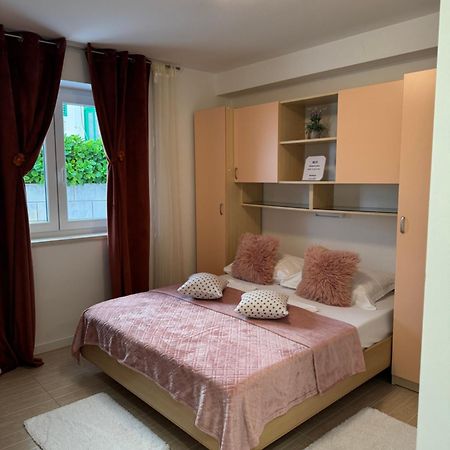 Apartments Emilija Brela Zewnętrze zdjęcie
