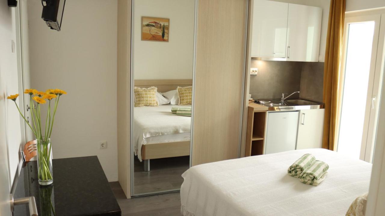 Apartments Emilija Brela Zewnętrze zdjęcie