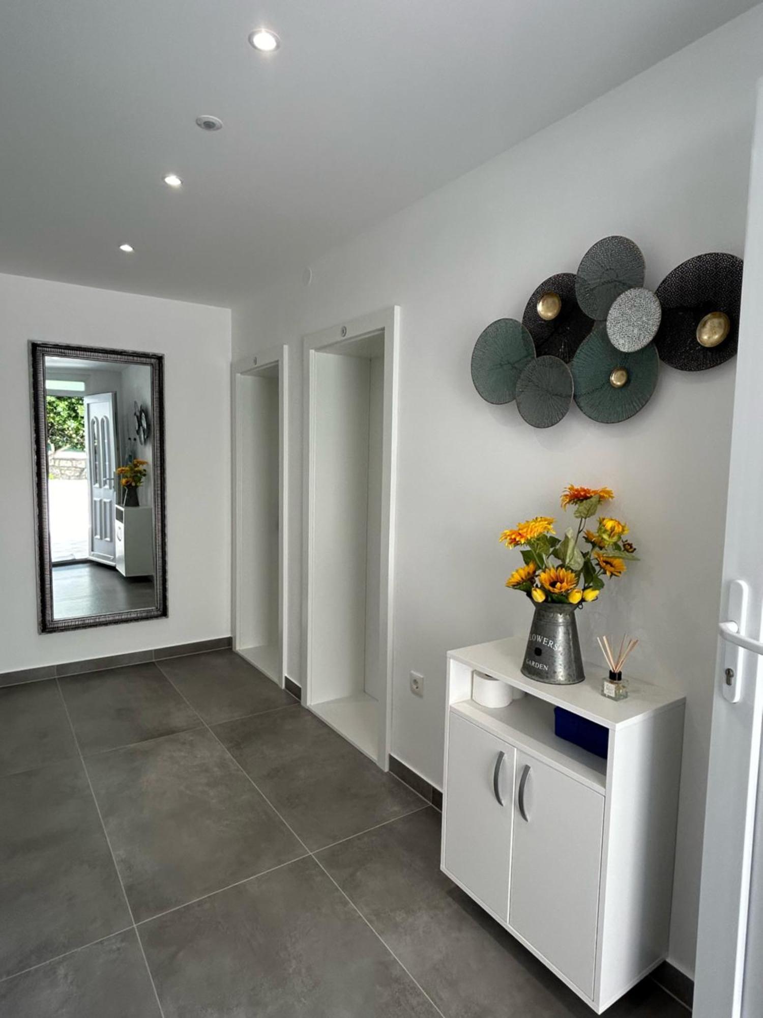 Apartments Emilija Brela Zewnętrze zdjęcie