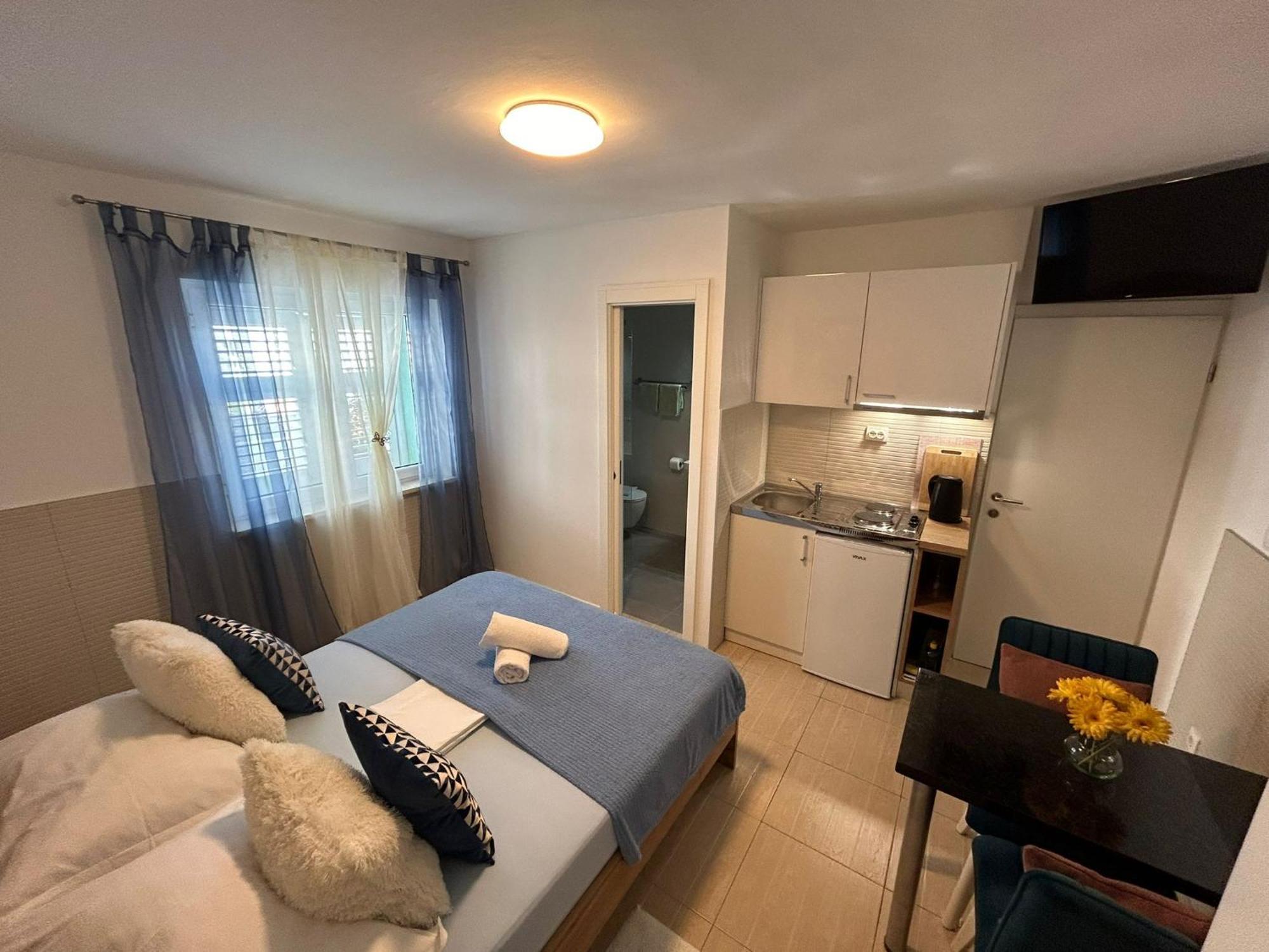 Apartments Emilija Brela Zewnętrze zdjęcie