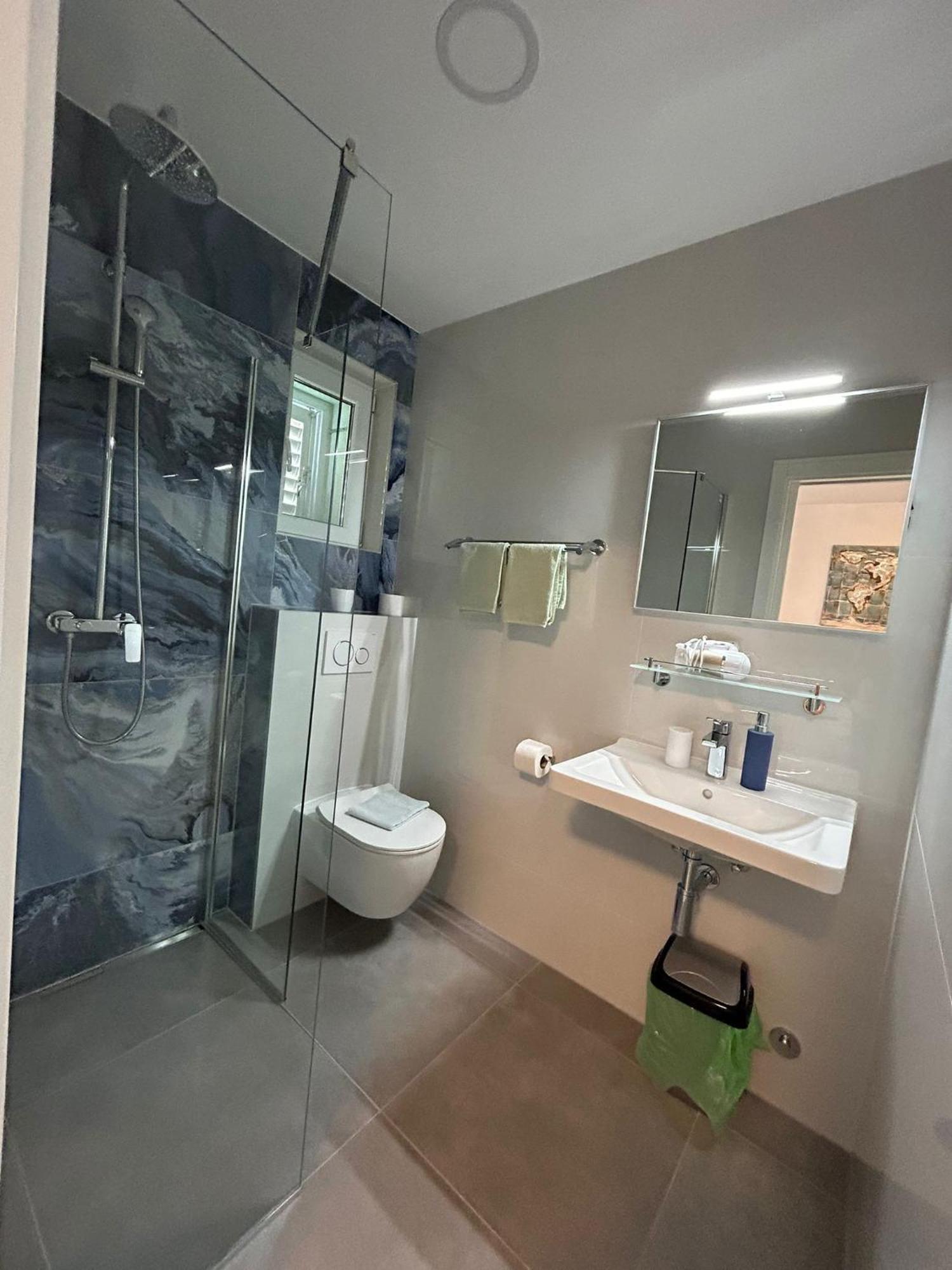 Apartments Emilija Brela Zewnętrze zdjęcie
