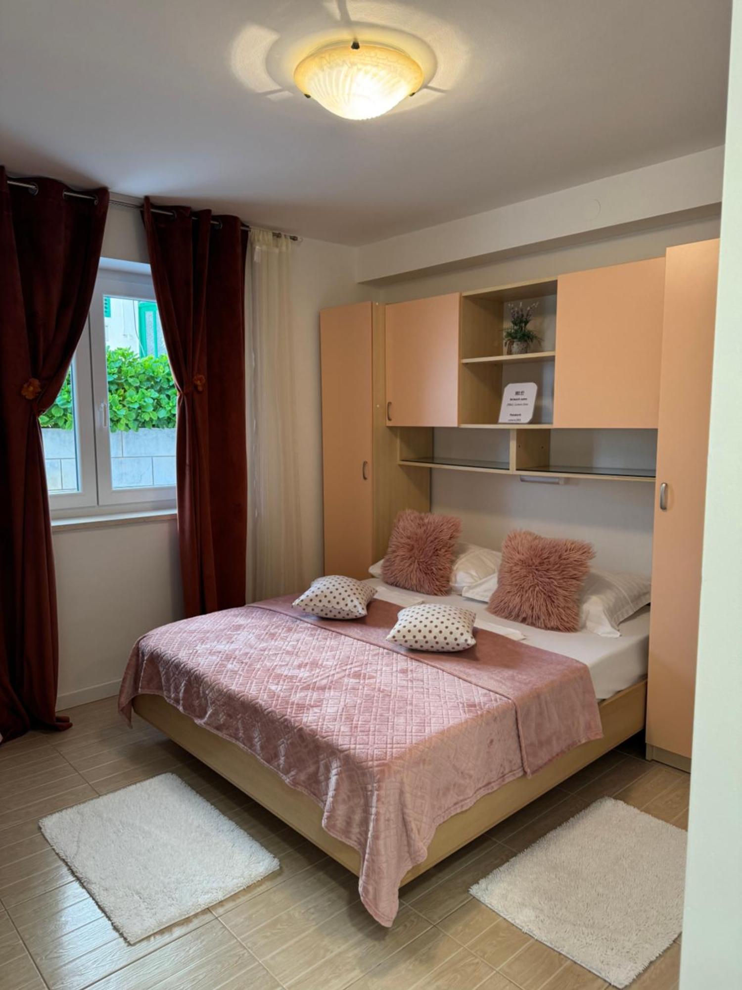 Apartments Emilija Brela Zewnętrze zdjęcie
